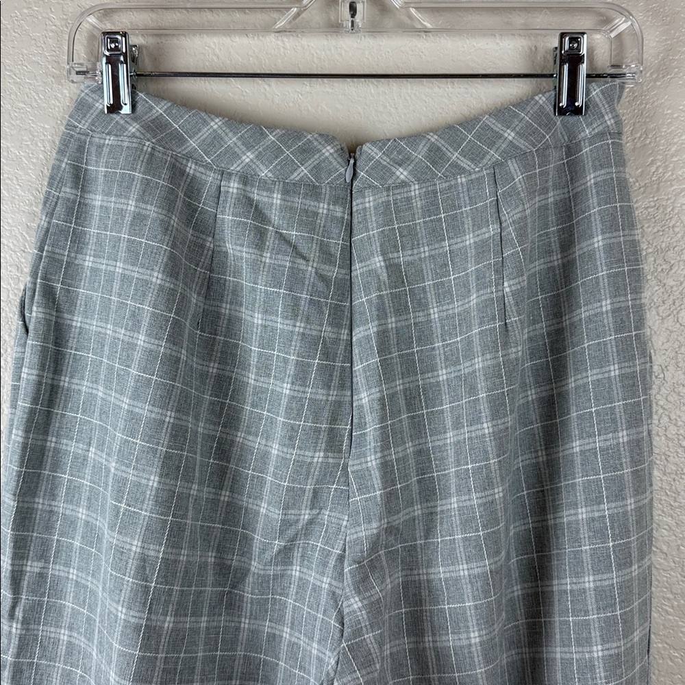 L’ATISTE Grey Plaid Frill Cropped Pants Size Medium NWT - Picture 6 of 7